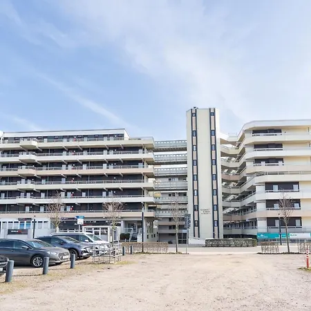 Apartment Center 763 *