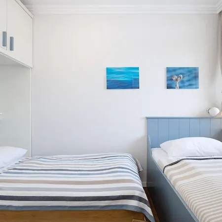 Center 763 Apartment